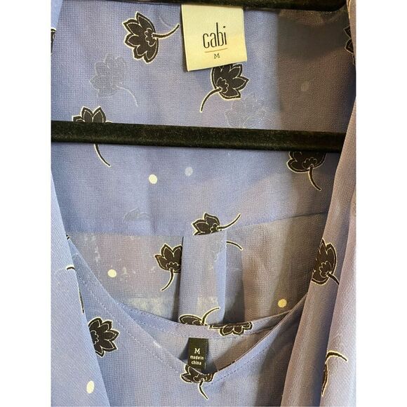 CAbi Blue/Black Floral 2-piece Scoop Shawl Sleeveless Blouse with Removable Cami - Picture 4 of 6